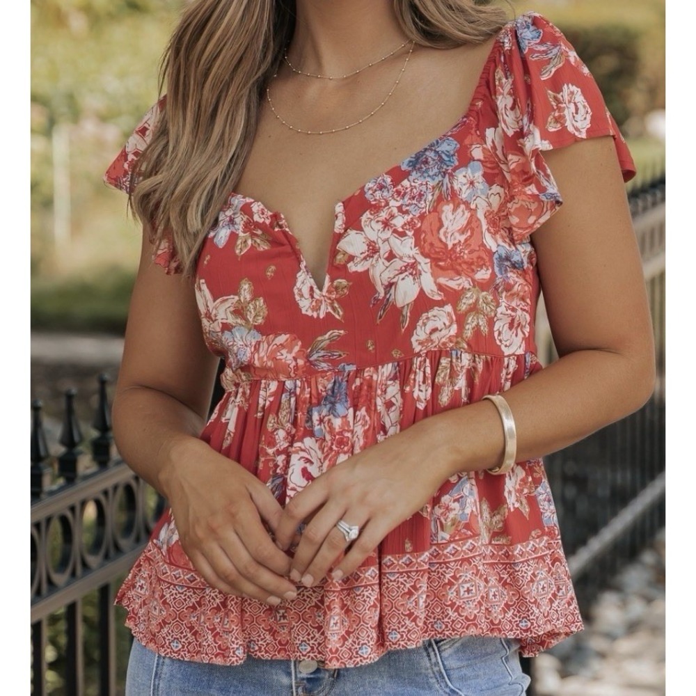 Magnolia Boutique Floral‎ Babydoll Top Womens Medium Red Boho v-neck  Casual